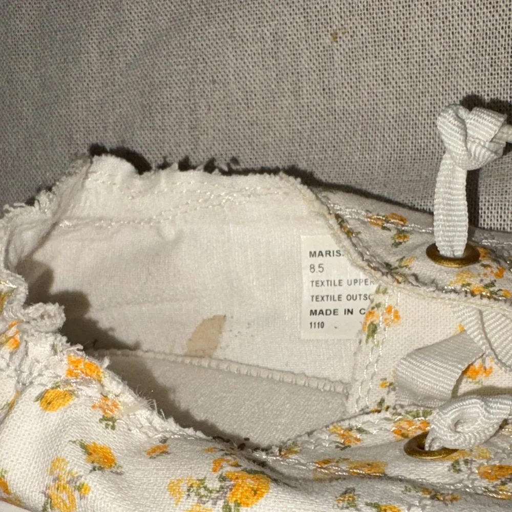 Madden Girl Marissa Floral‎ Canvas Slip on Sneakers White Orange size 8.5